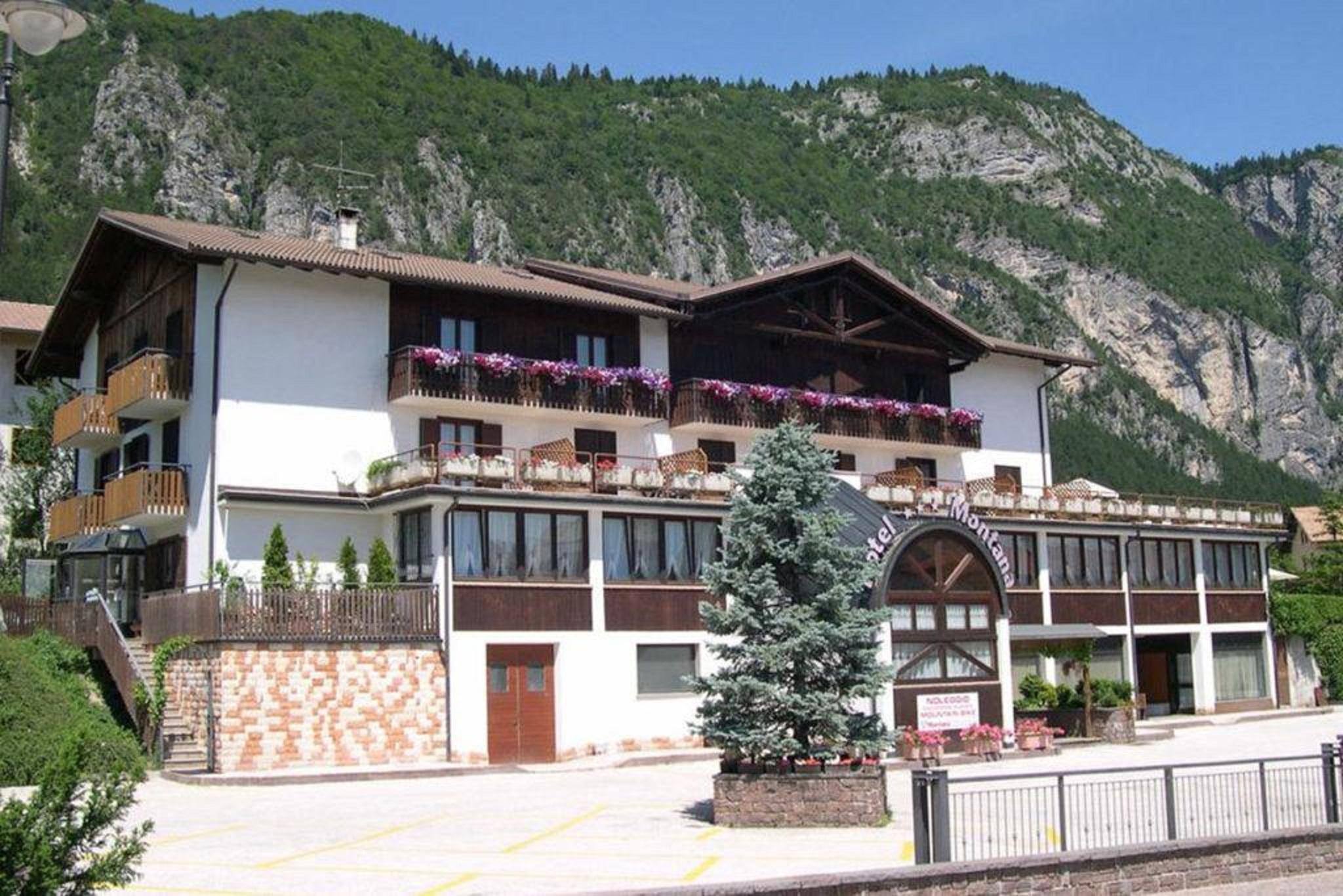 Hotel & Residence Montana Fai della Paganella Eksteriør billede